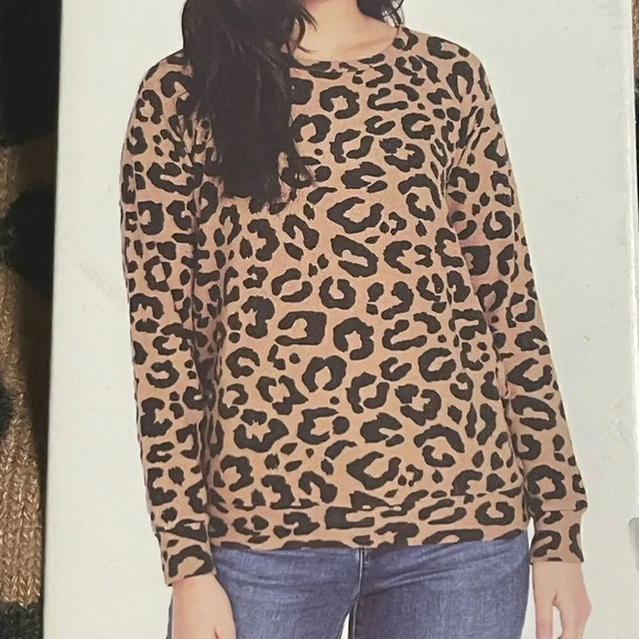 David Bitton Buffalo cheetah print cozy top - Picture 7 of 9